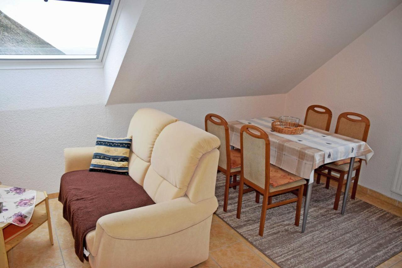 Ferienappartement Petra Kliesow Gager Zimmer foto
